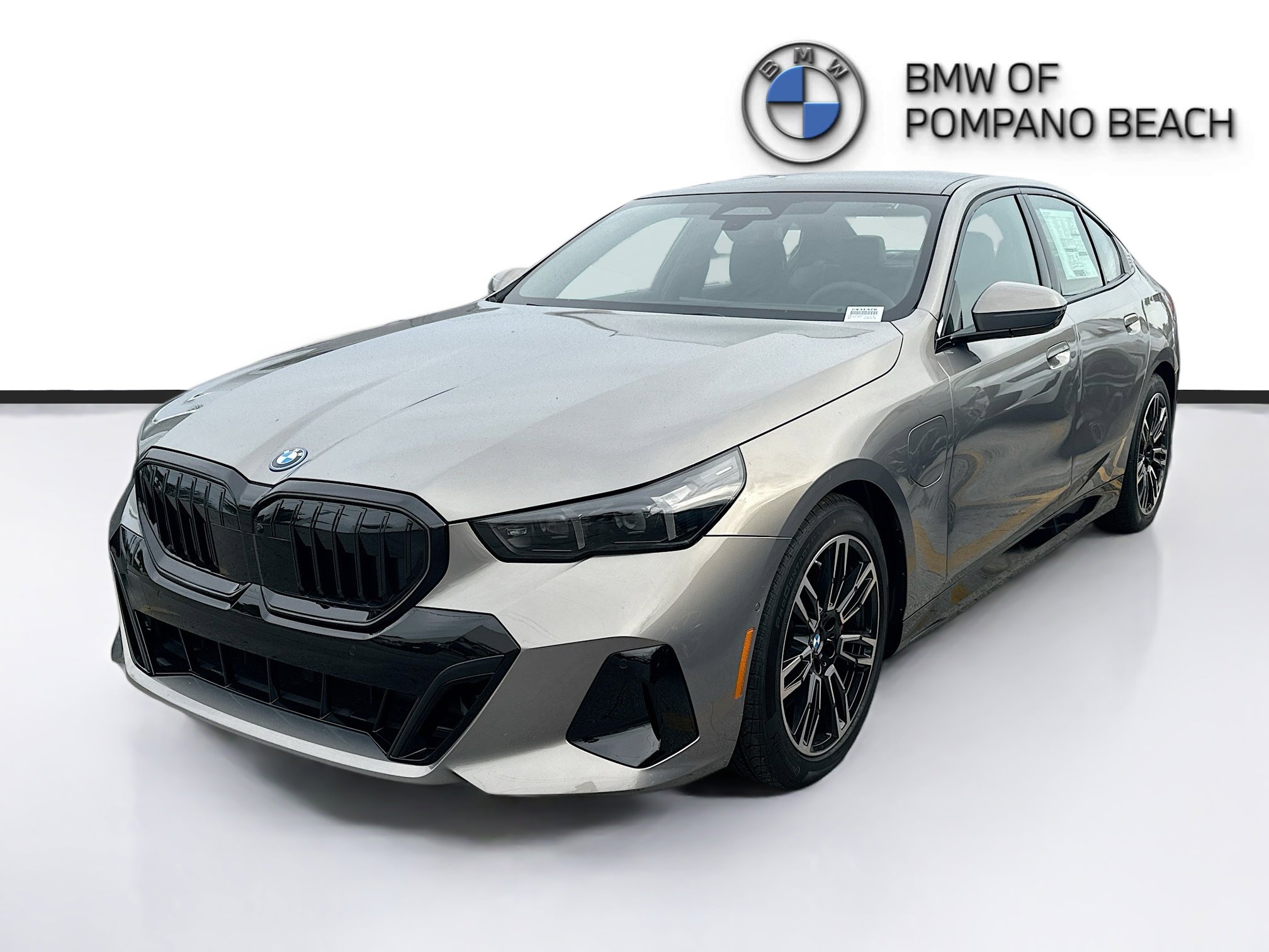 2026 Bmw 550e xDrive photo 3