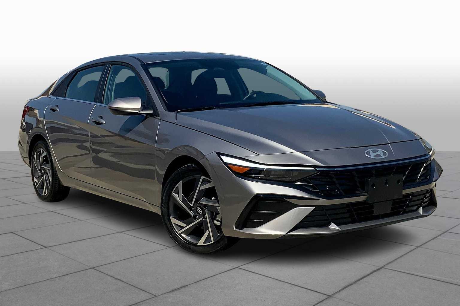 2025 Hyundai Elantra SEL Convenience photo 2
