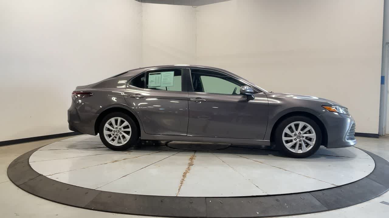 2023 Toyota Camry SE photo 4