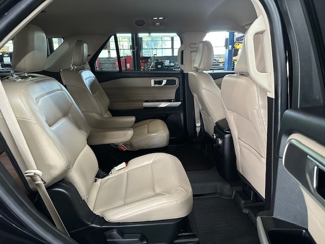 2022 Ford Explorer XLT photo 9