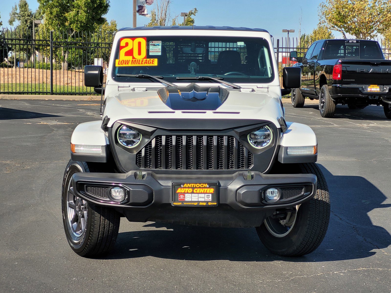 2020 Jeep Gladiator Overland photo 2