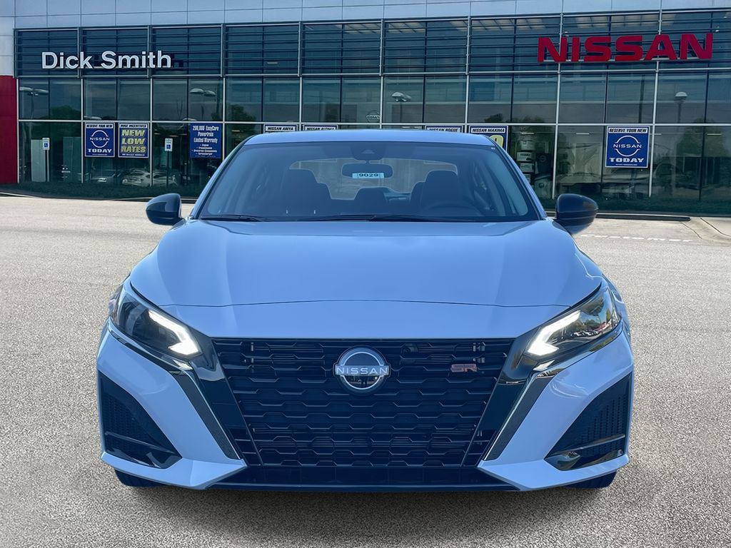 2025 Nissan Altima SR photo 2