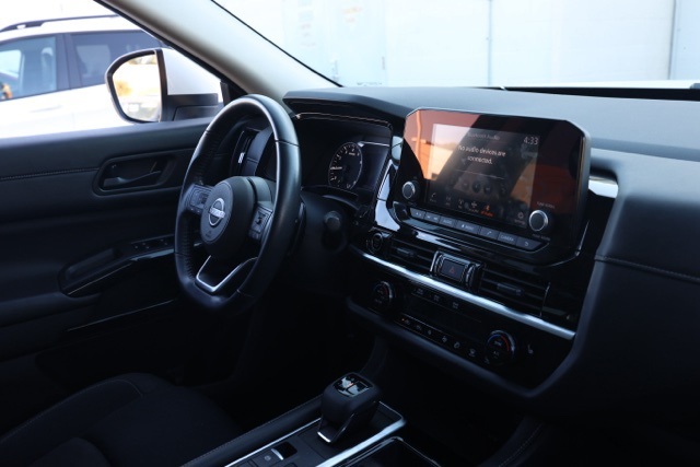 2024 Nissan Pathfinder SV photo 17