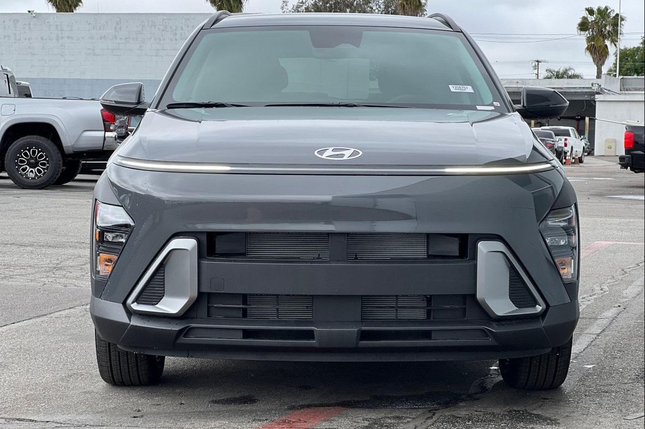 2025 Hyundai Kona SEL photo 9
