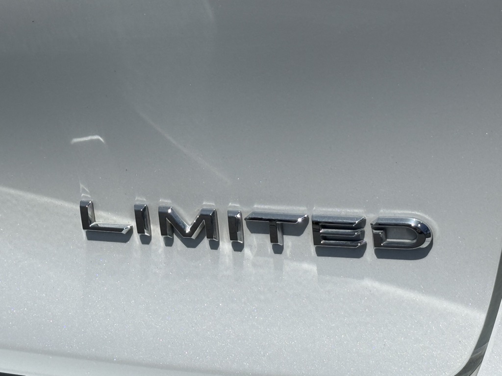 Certified Used 2023  Toyota Limited image 14