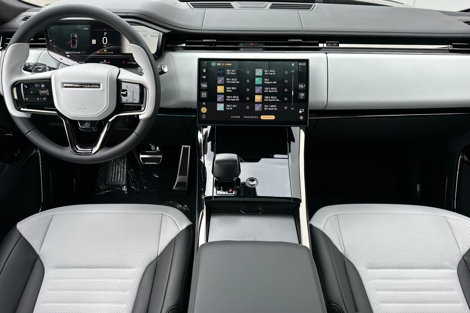 2025 Land Rover Range Rover Sport photo 15