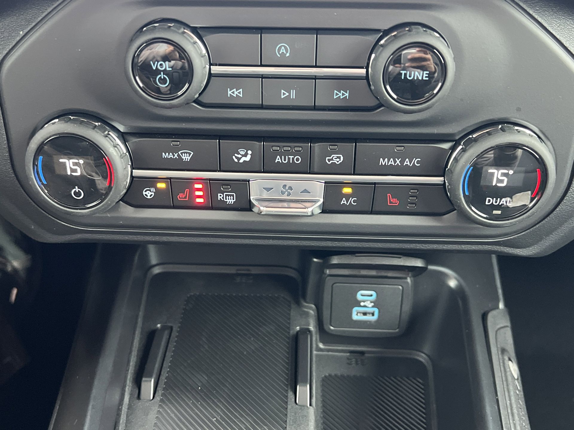 2025 Ford Bronco 4-Door Outer Banks's photo