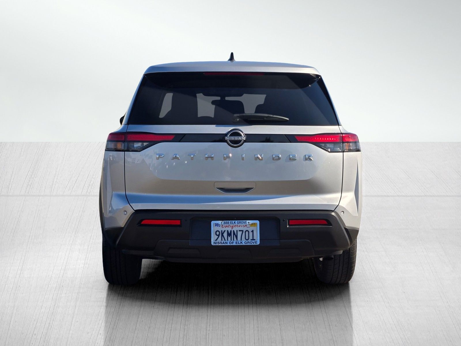 2023 Nissan Pathfinder S photo 3