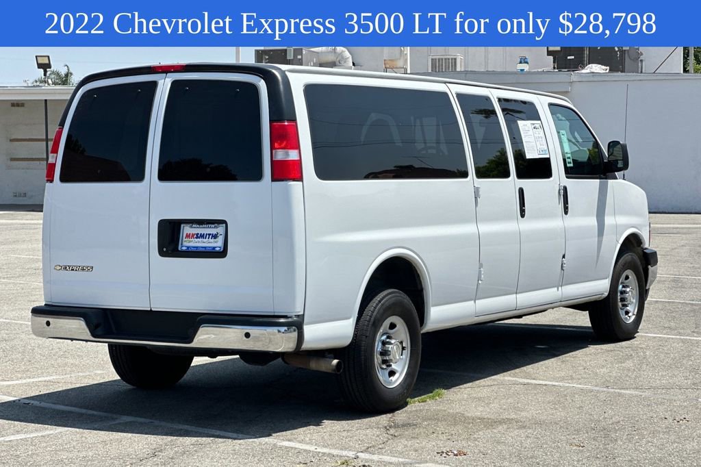 2022 Chevrolet Express Passenger 3500 photo 3