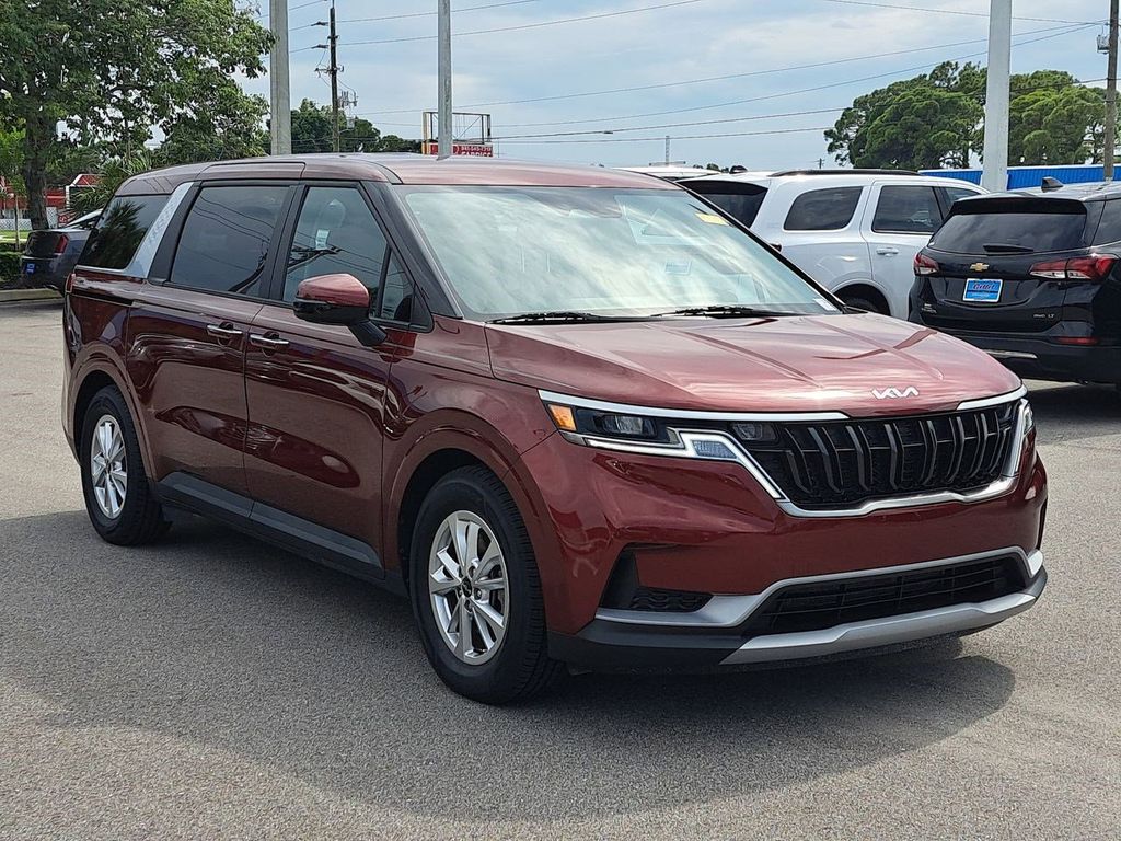 2024 Kia Carnival LX photo 2