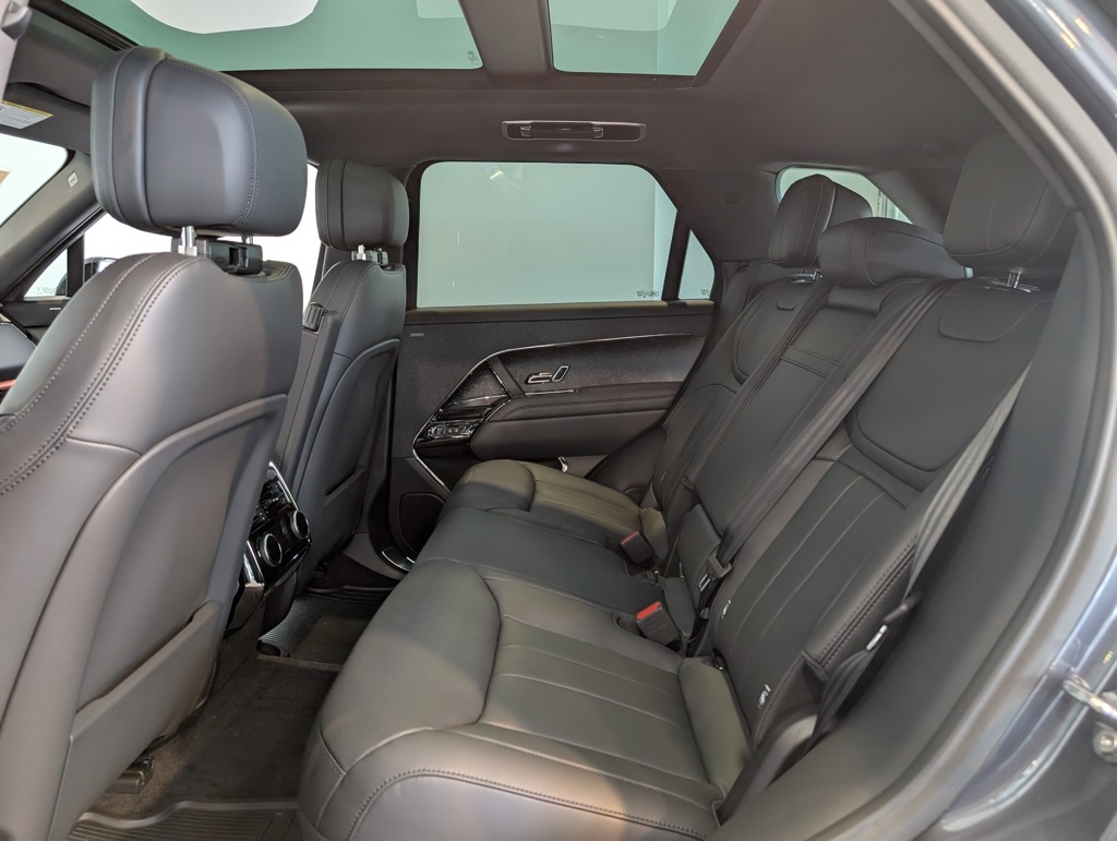 2025 Land Rover Range Rover Sport SE photo 19