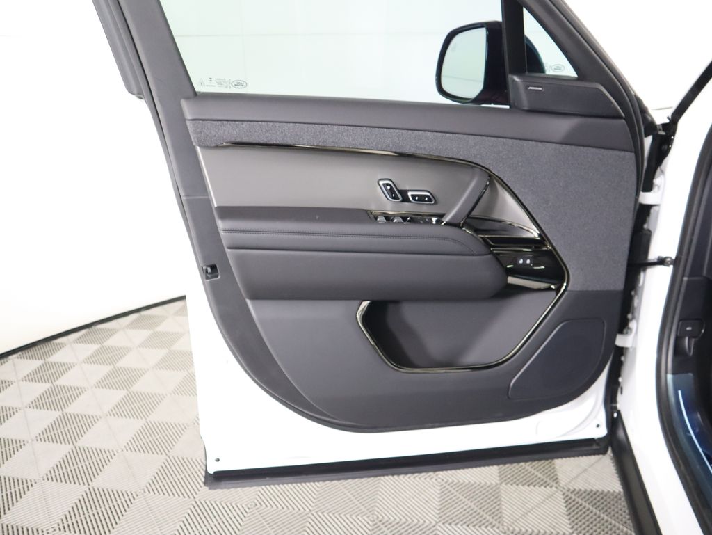 2025 Land Rover Range Rover Sport SE photo 23
