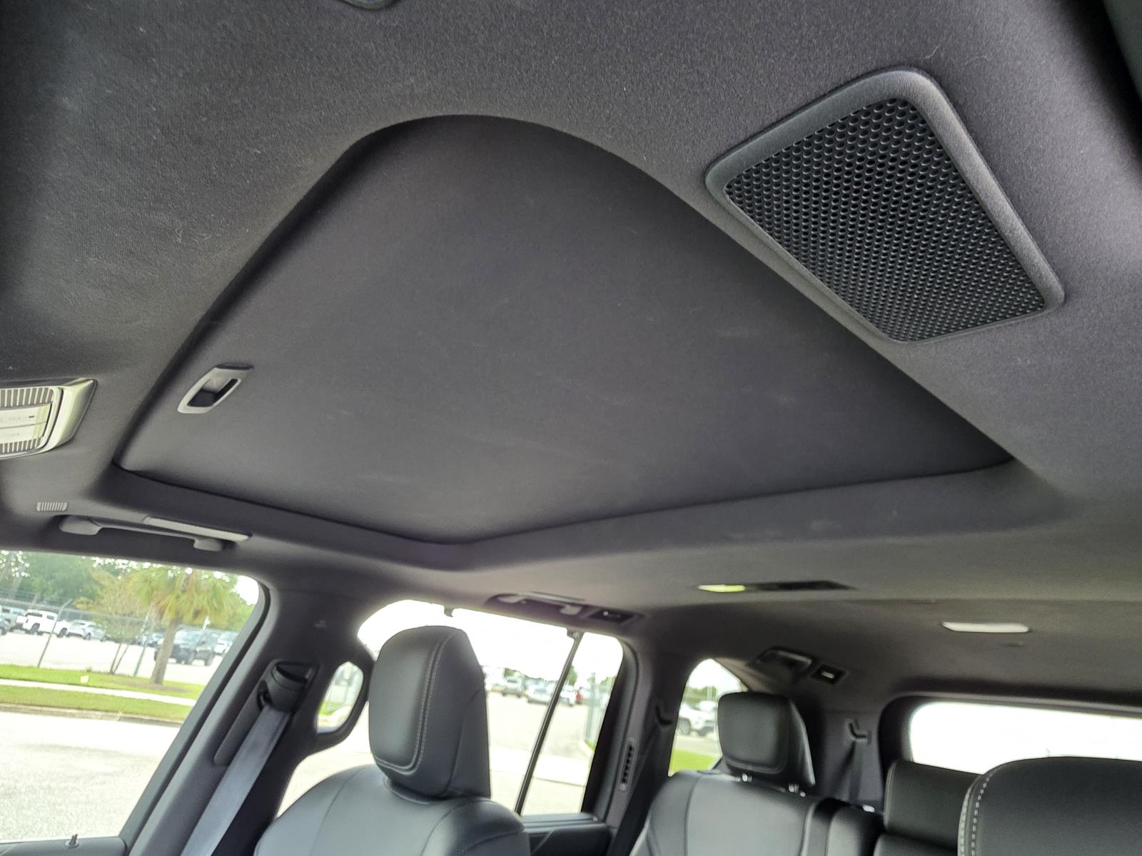 2022 Lexus LX 600 Luxury photo 7