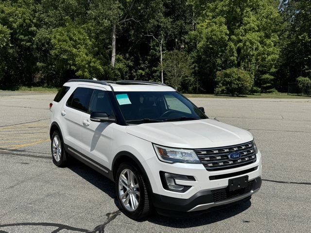 2017 Ford Explorer XLT photo 2