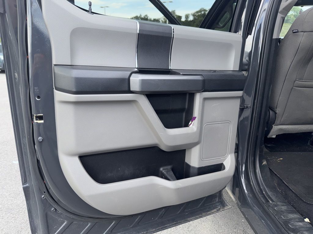2017 Ford F-150 XLT photo 13