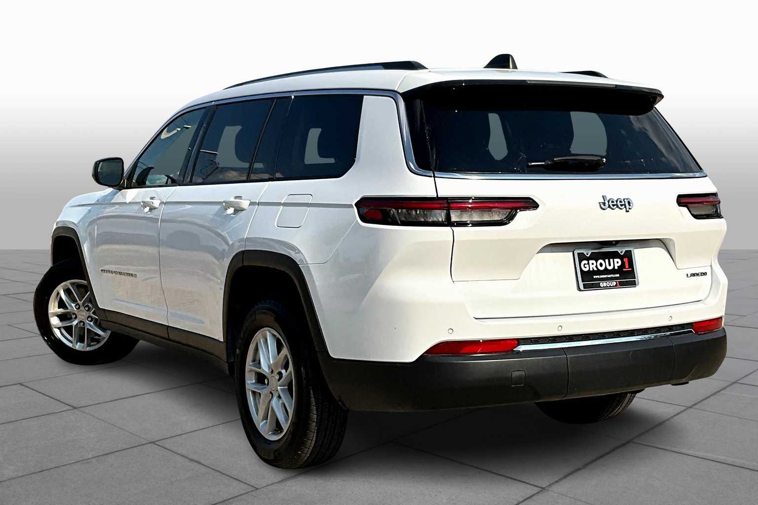 2023 Jeep Grand Cherokee Laredo Altitude photo 11