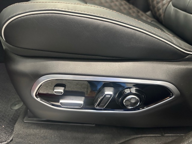 2025 Jeep Grand Cherokee Summit photo 18