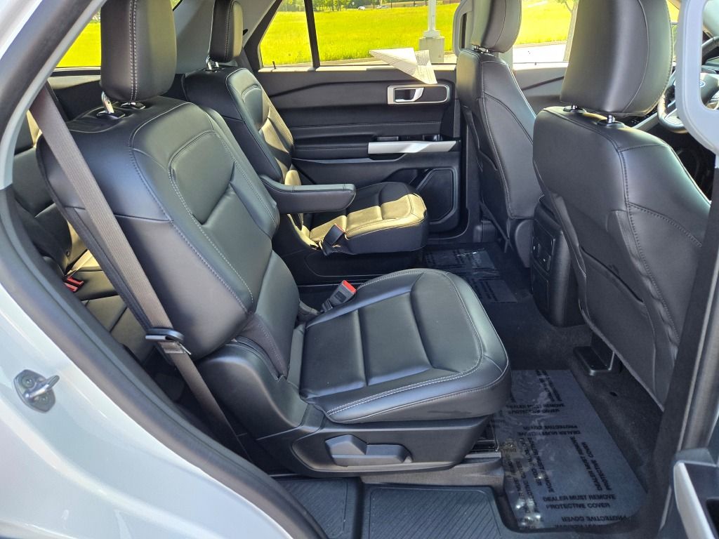 2023 Ford Explorer XLT photo 8