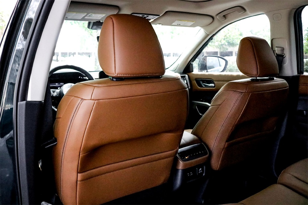 2025 Nissan Pathfinder Platinum photo 20
