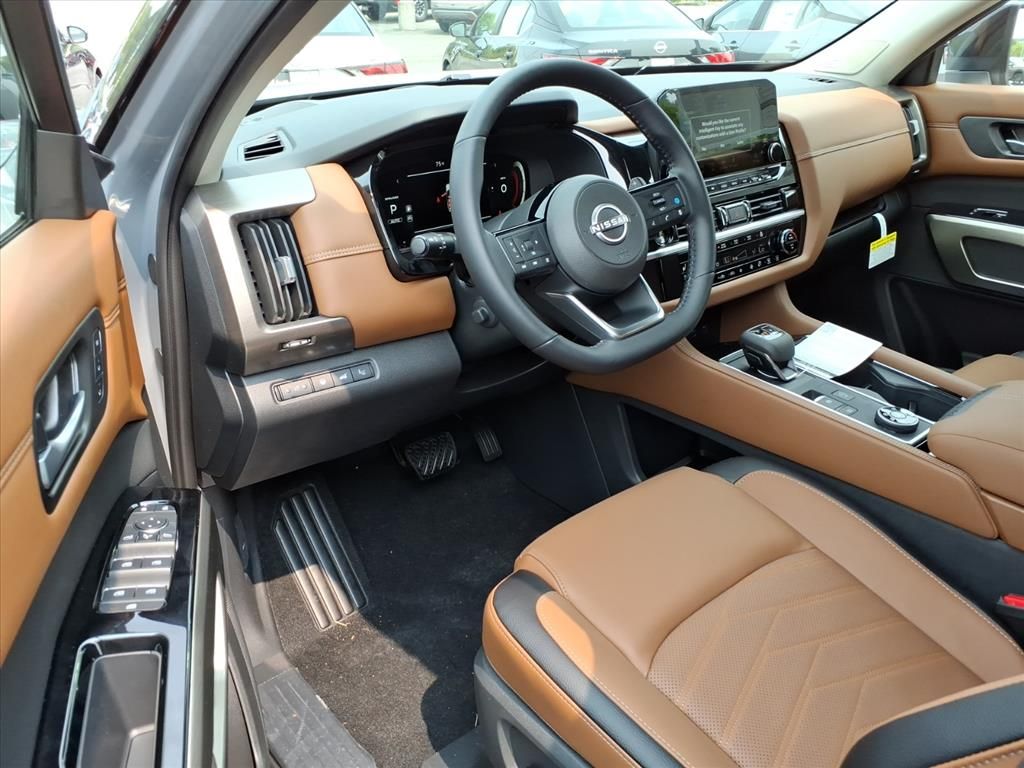 2025 Nissan Pathfinder Platinum photo 12
