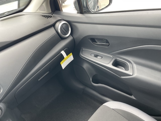 2025 Nissan Versa S photo 17