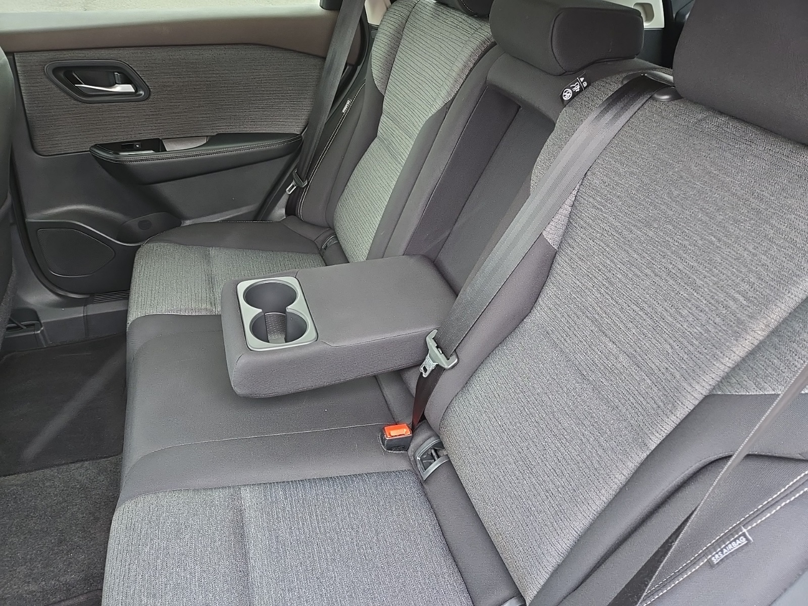 2023 Nissan Rogue SV photo 4