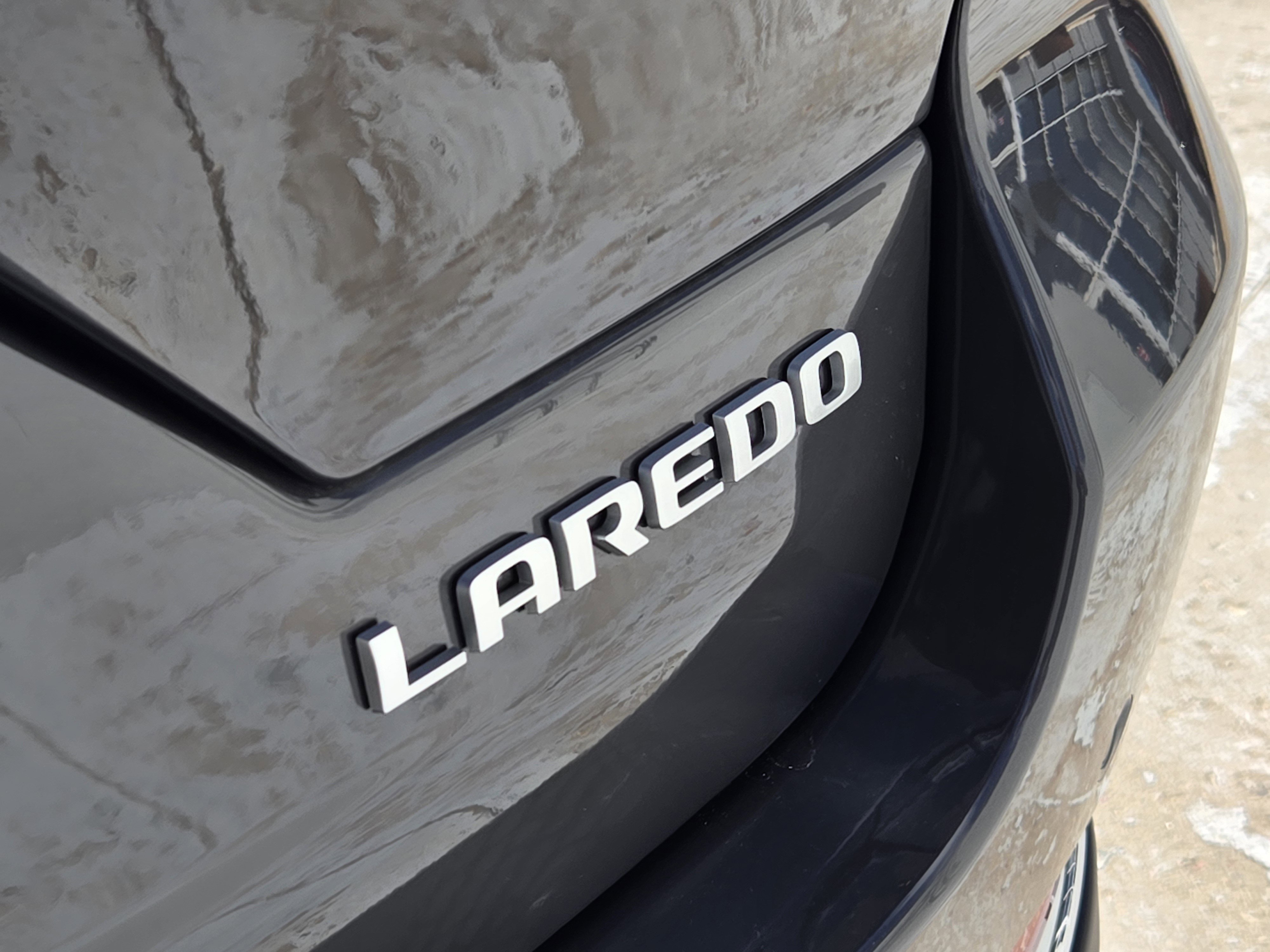 2025 Jeep Grand Cherokee Laredo X photo 2