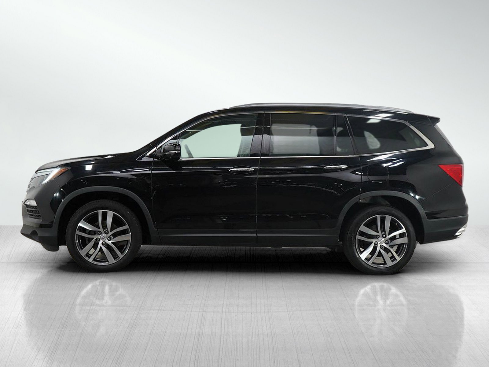Used 2017 Honda Pilot Elite with VIN 5FNYF6H06HB077283 for sale in Burnsville, Minnesota