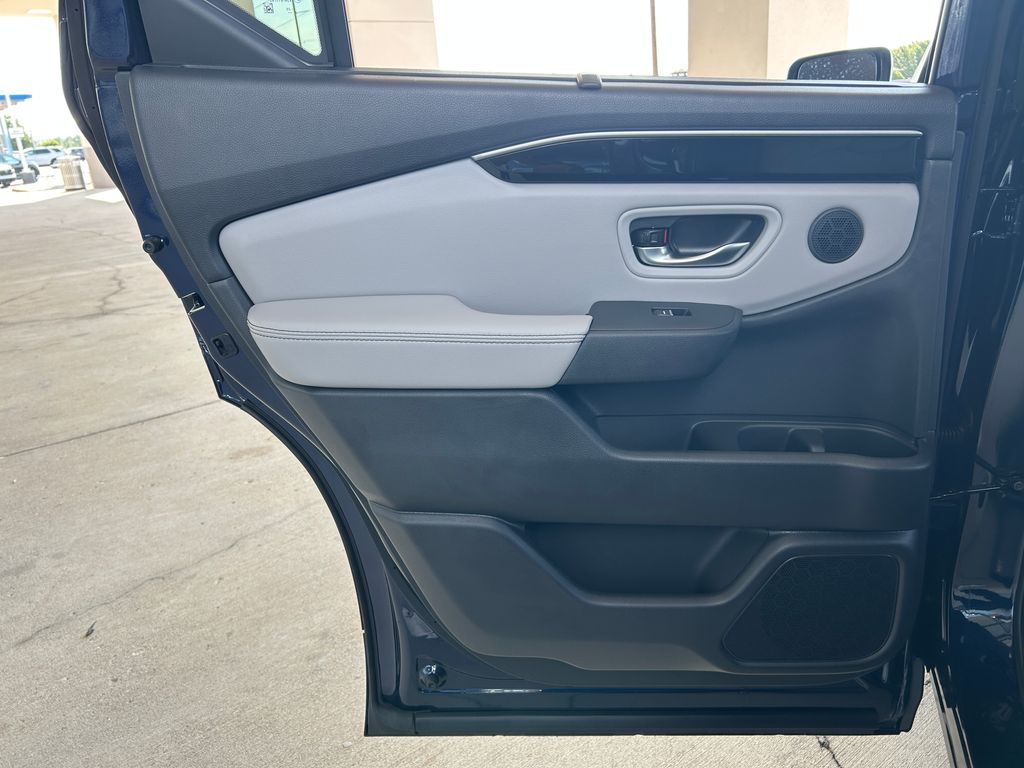 2025 Honda Pilot Touring photo 17