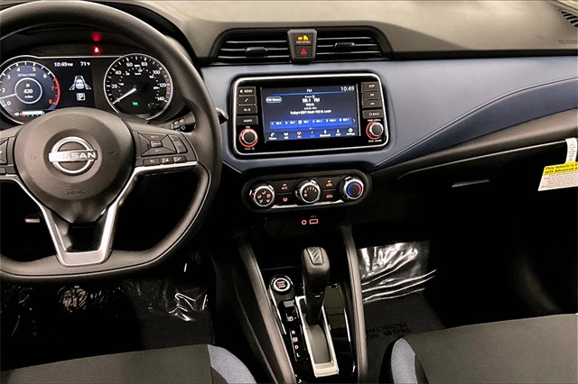 2025 Nissan Versa 1.6 SV photo 7