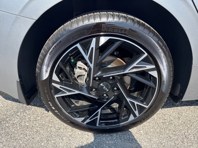 2025 Kia K5 GT-Line photo 11