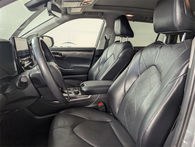 2022 Toyota Highlander Platinum photo 17