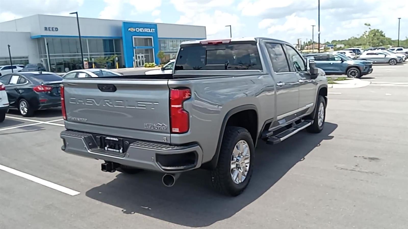 2025 Chevrolet Silverado 2500HD High Country photo 8