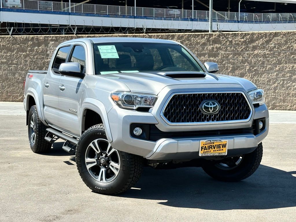 2018 Toyota Tacoma TRD Sport photo 2