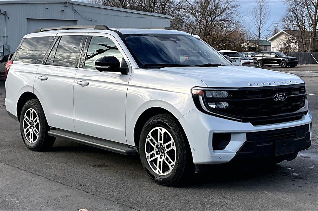 2025 Ford Expedition Active's photo