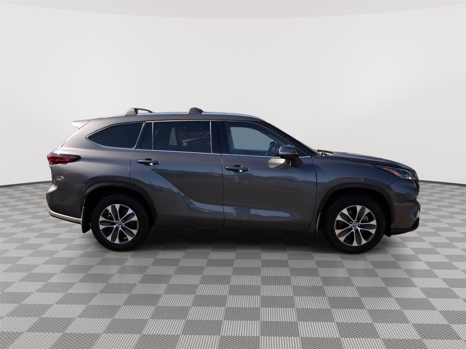 2021 Toyota Highlander XLE photo 23