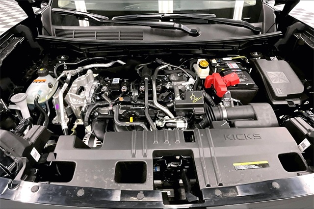 2025 Nissan Kicks SR photo 8