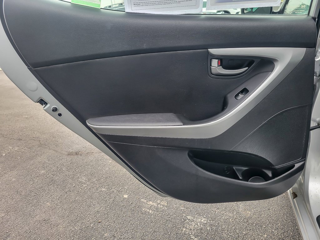 2016 HYUNDAI ELANTRA - Image 17