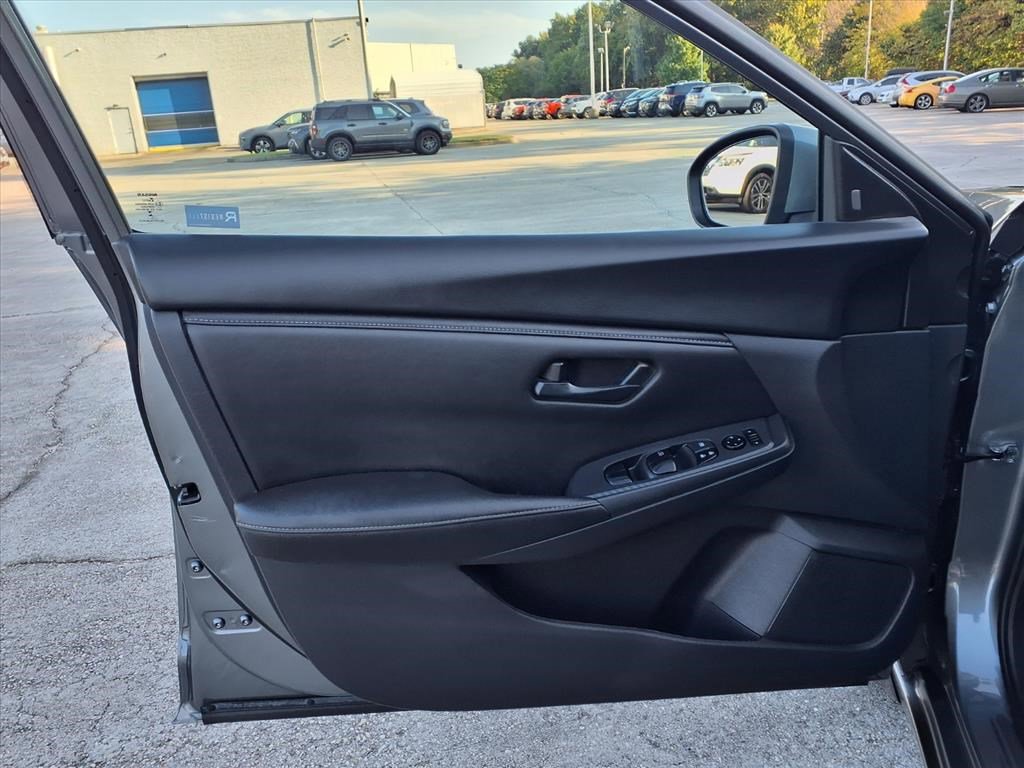 2024 Nissan Sentra S photo 11