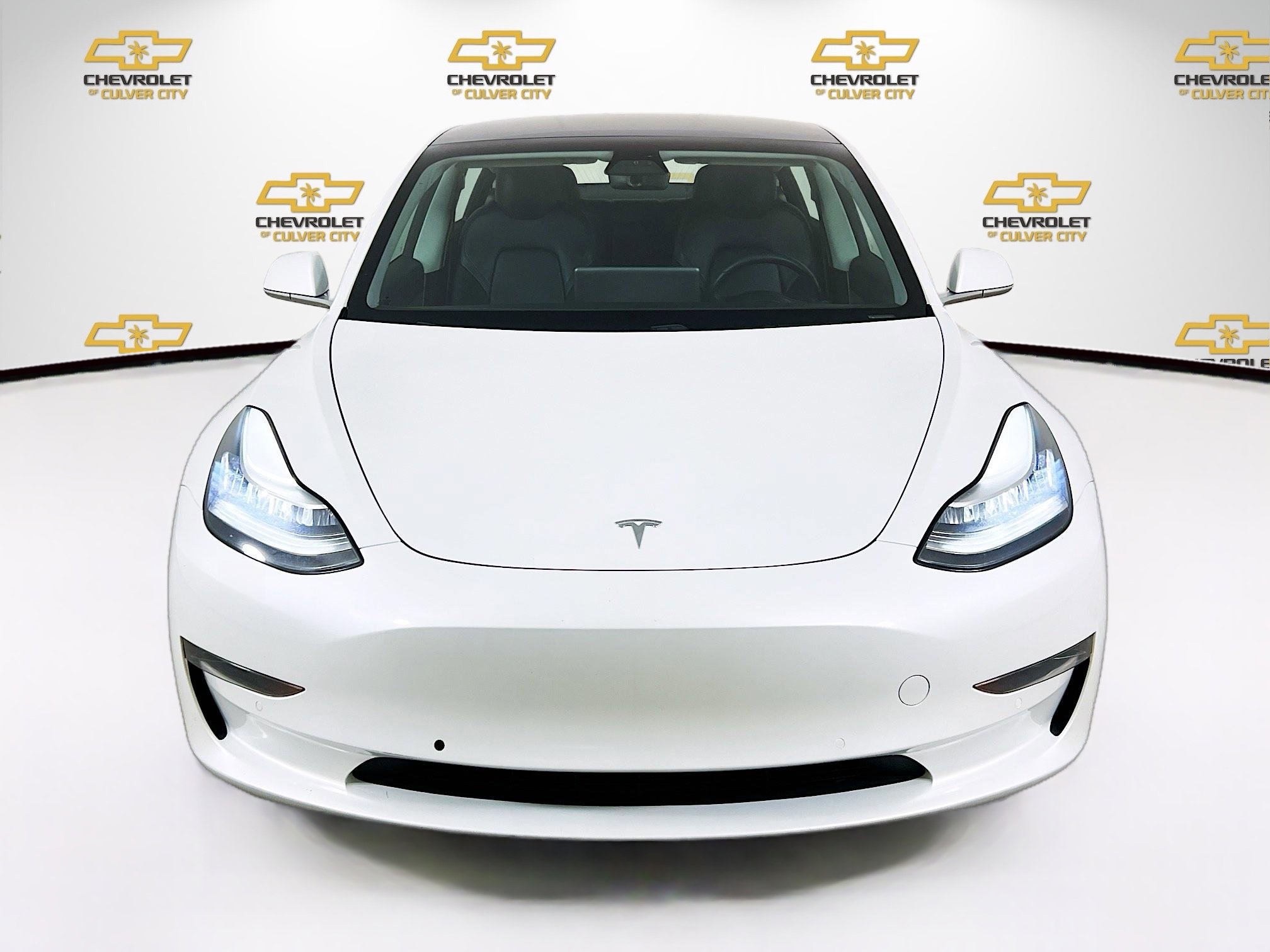 2020 Tesla Model 3 Standard Range Plus photo 2
