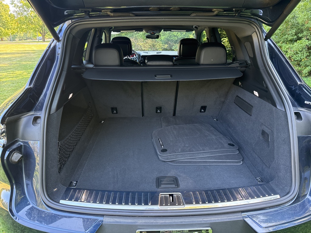 2024 Porsche Cayenne Base photo 11