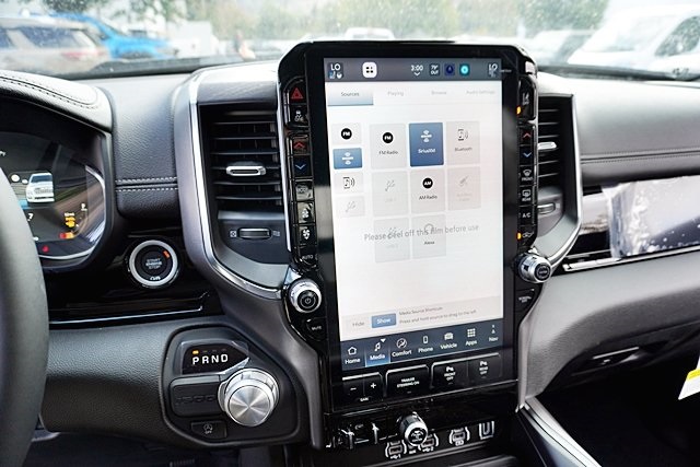 New 2026 Diamond Black Crystal Pearl-Coat Exterior Paint RAM Laramie image 31