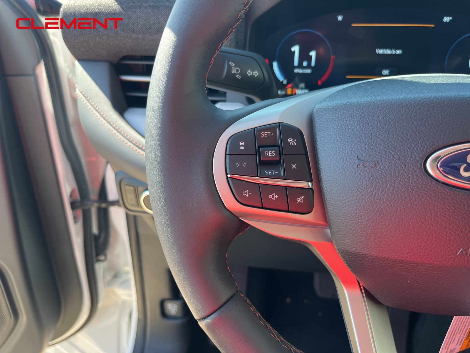 2025 Ford Explorer photo 4