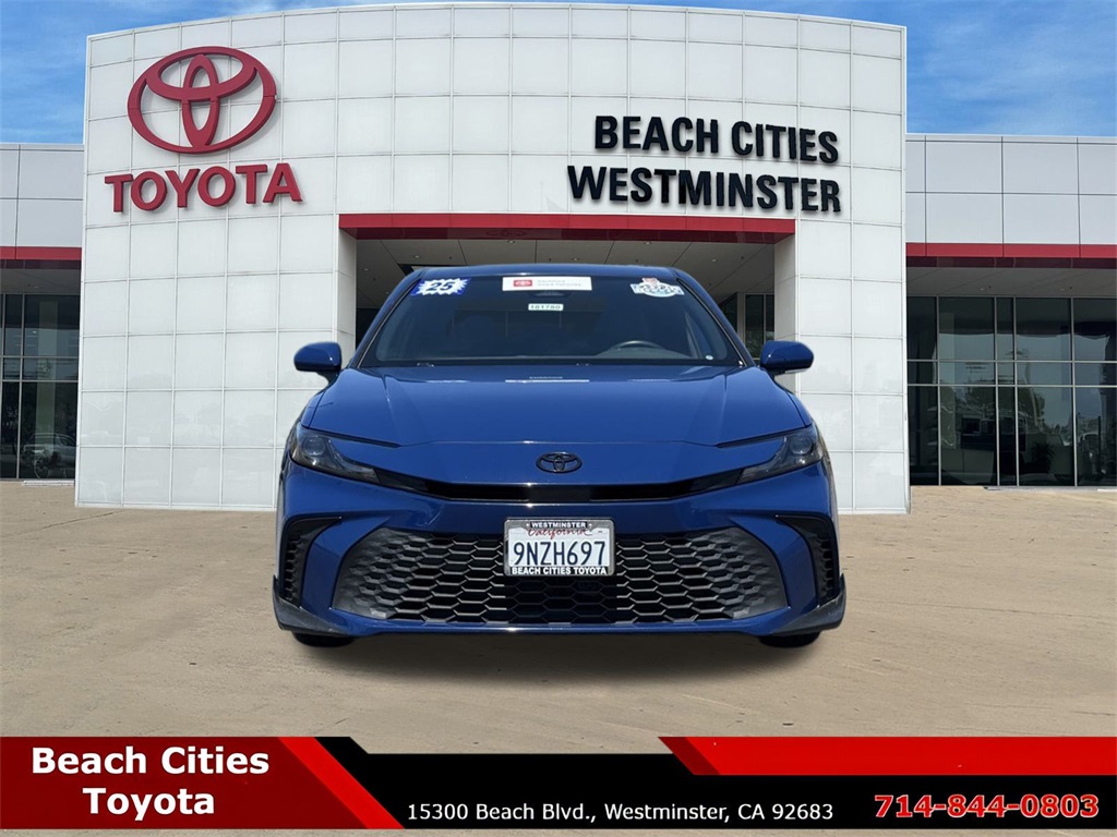 2025 Toyota Camry SE photo 3