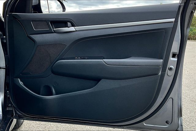 2019 Hyundai Elantra SE photo 19