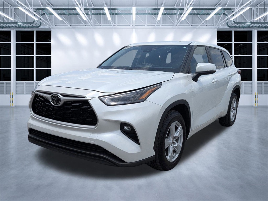 2023 Toyota Highlander LE photo 7