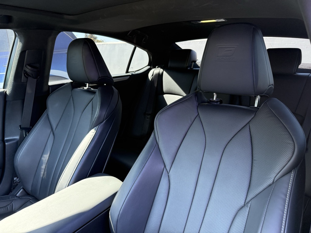 2024 Lexus ES 300h F SPORT Design photo 4