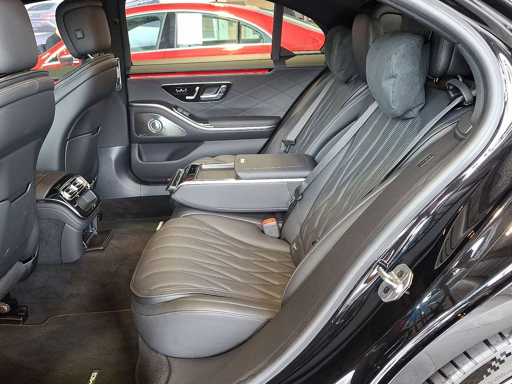 2025 Mercedes Benz S 63 e AMG 4MATIC photo 6