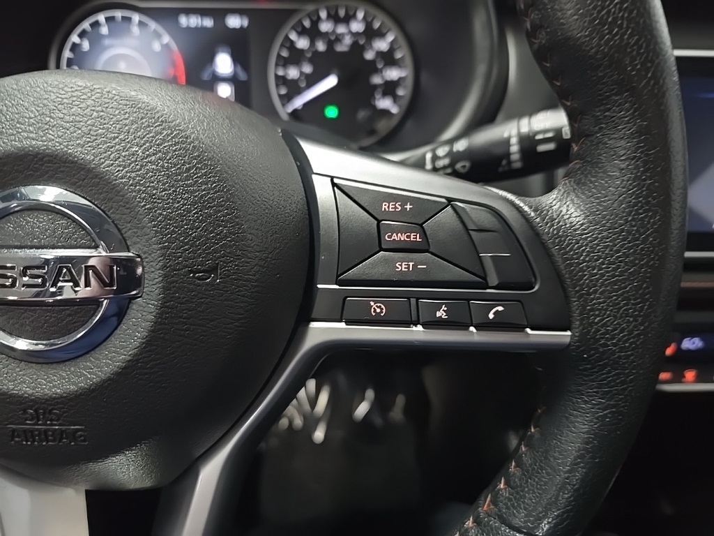2019 Nissan Kicks SR photo 19