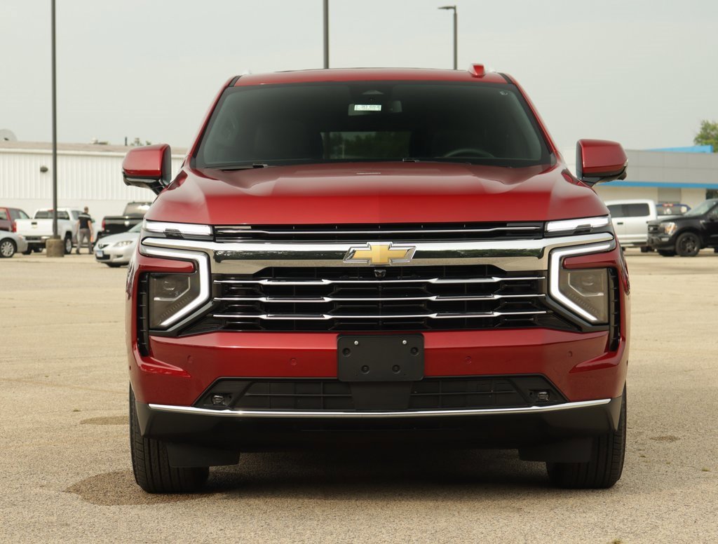 2025 Chevrolet Suburban LT photo 2